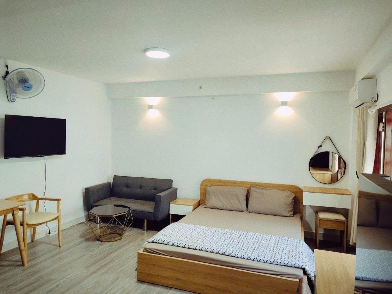 Nhà khách Rose House 302